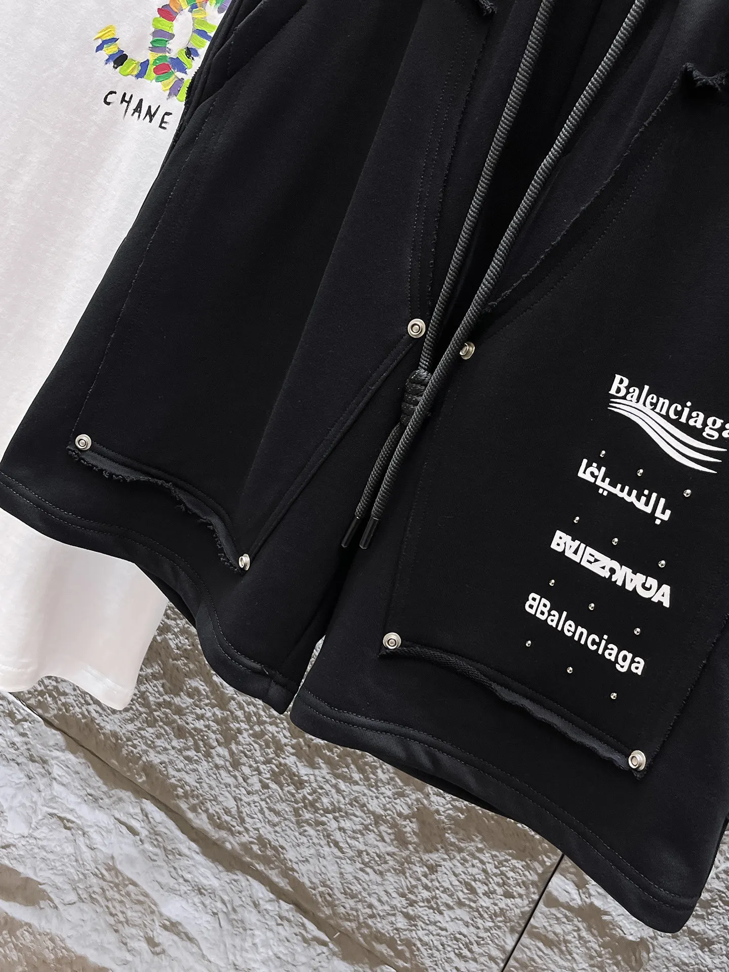 Balenciaga's three-standard complete 2026 summer New Arrival men's casual shorts, advanced custom-made Breathable fabric, Breathable fabric, extremely stretchy and comfortable, impeccable details, top-grade accessories, original logo design concept, delicate and soft feel! The upper body fit is awesome! Size: M-XXXL Please state your height and weight when ordering